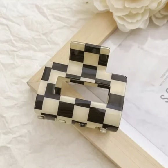 Claw Clips Under $25